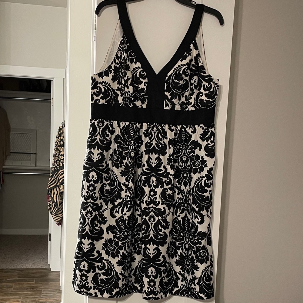 Flattering dress by Ann Taylor - Loft